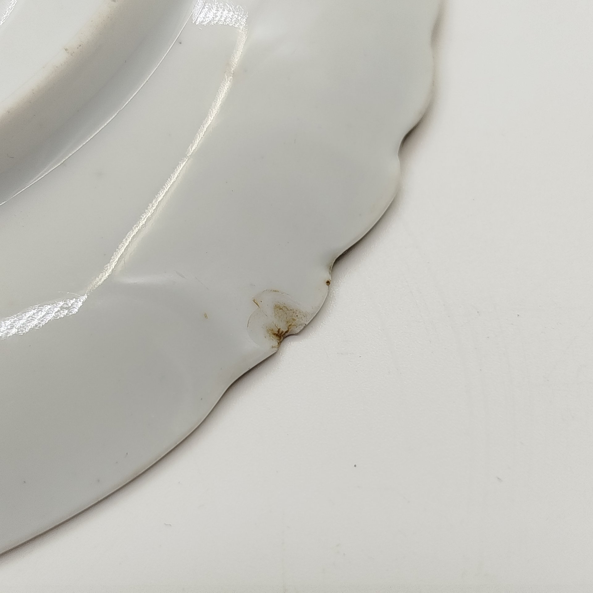 Блюдце с цветочным декором, фарфор, крытье, деколь, золочение, Фарфоровая фабрика Гарднера, Российская империя, 1910-1917 гг.