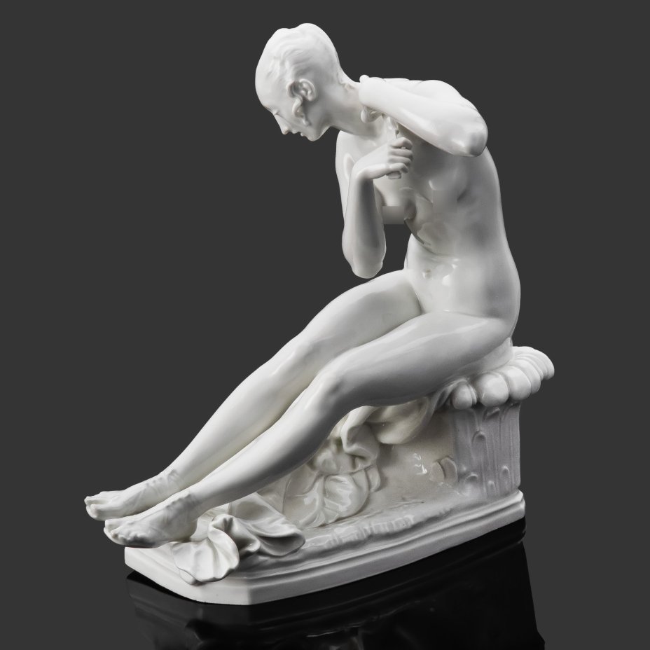 Статуэтка "Диана" (Богиня охоты), автор модели Пауль Шойрих, фарфор, Meissen (Мейсенский фарфор), Германия, 1920-1940 гг.