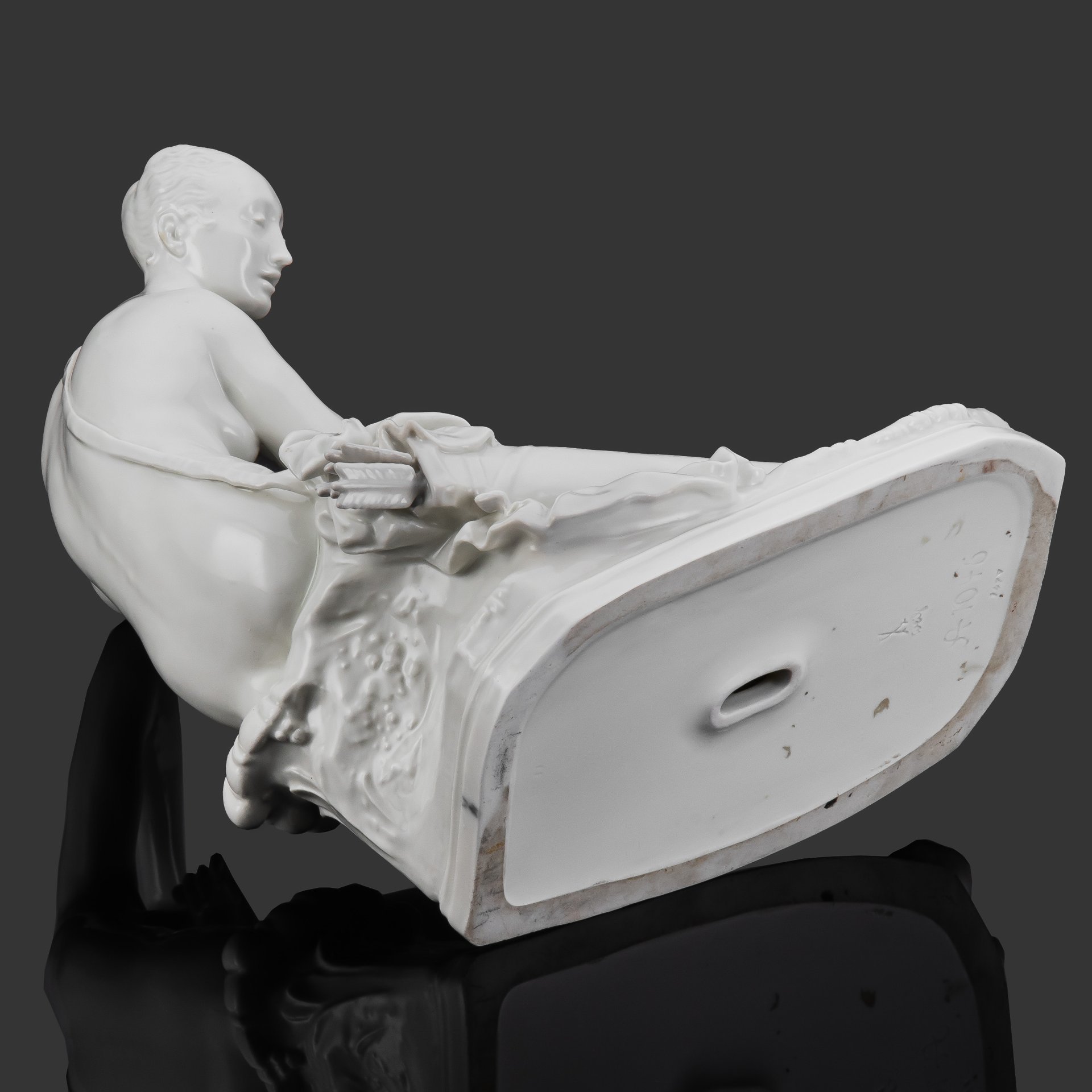 Статуэтка "Диана" (Богиня охоты), автор модели Пауль Шойрих, фарфор, Meissen (Мейсенский фарфор), Германия, 1920-1940 гг.