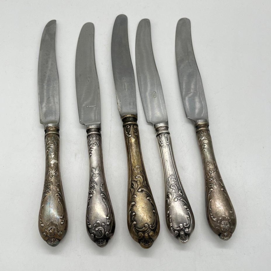 Набор из 5 десертных ножей "Пламя" (подбор), мНЦ (медь-никель-цинк), Вольнянский завод столовых приборов им. Шевченко (ЗiШ, ЗиШ), СССР, 1970-1990 гг.