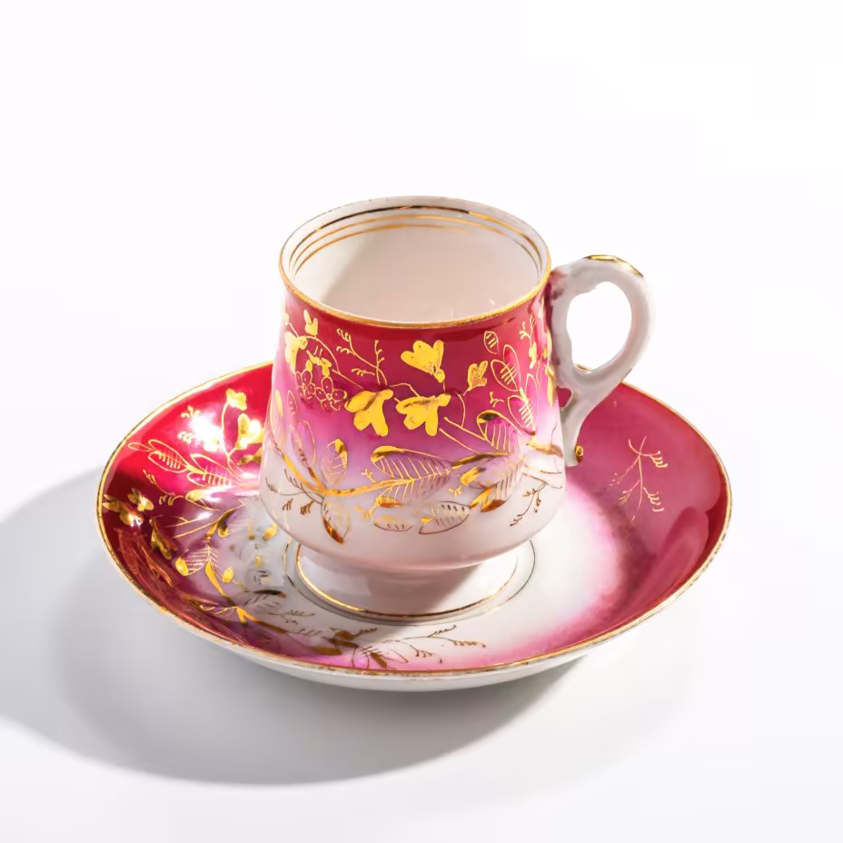 Пара чайная с золотым цветочным декором на малиновом фоне, фарфор, аэрография, золочение, Товарищество М.С. Кузнецова, Российская империя, 1889-1917 гг., Товарищество М.С. Кузнецова