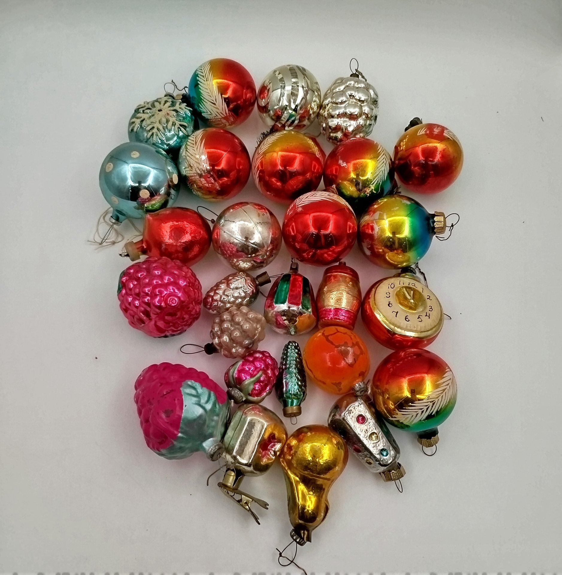 Набор из 27 ёлочных игрушек в оригинальной коробке (в подборе), стекло, краска, металл, картон, ГДР, 1960-1990 гг.