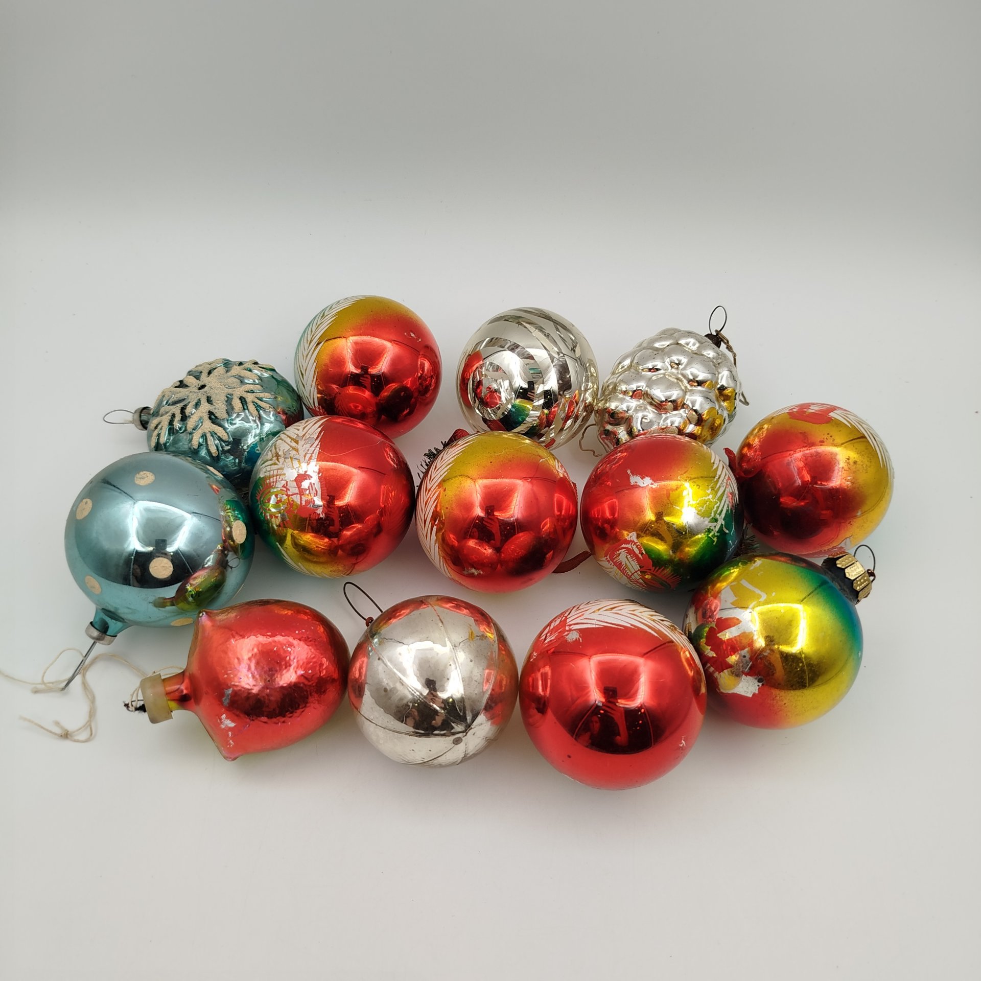 Набор из 27 ёлочных игрушек в оригинальной коробке (в подборе), стекло, краска, металл, картон, ГДР, 1960-1990 гг.