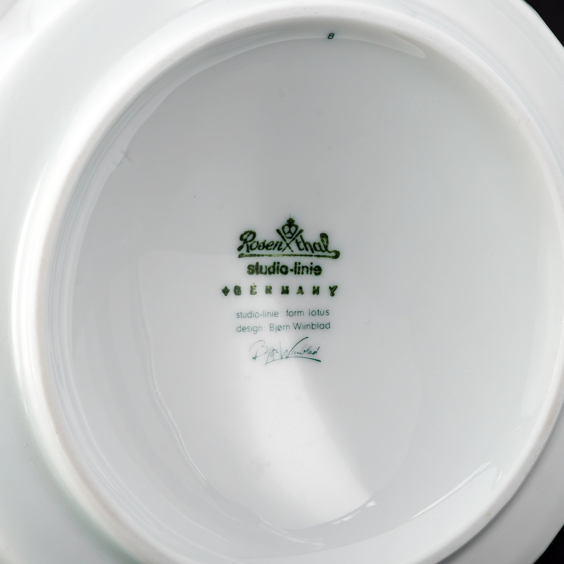 Чайник, серия "Лотос", дизайн: Бьорн Вайнблад (studio linie: form lotus, design: Björn Wiinblad), фарфор, Rosenthal (Розенталь), Германия, 1980-2000 гг.