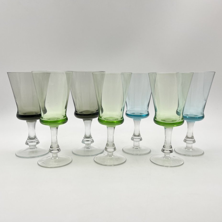 Набор из 7-ми рюмок разного оттенка, стекло, СССР, 1970-1990 гг.