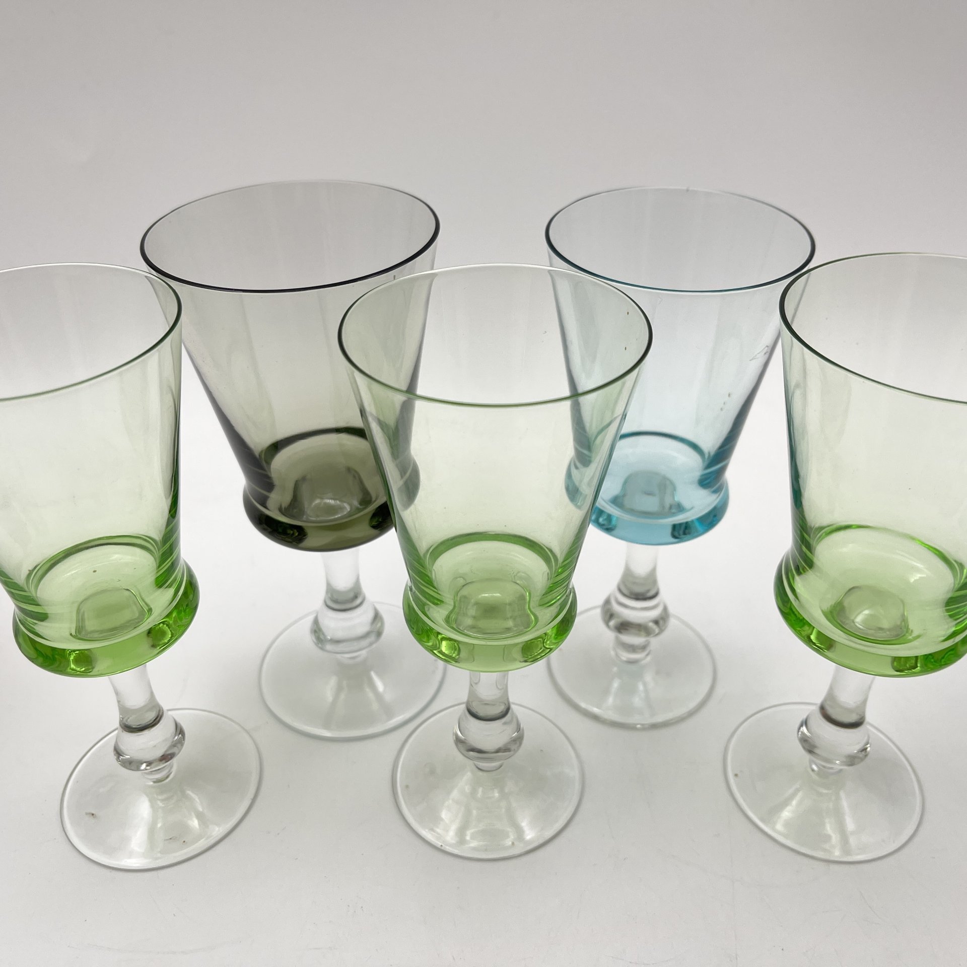 Набор из 7-ми рюмок разного оттенка, стекло, СССР, 1970-1990 гг.