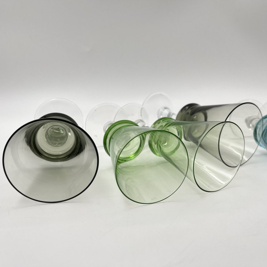 Набор из 7-ми рюмок разного оттенка