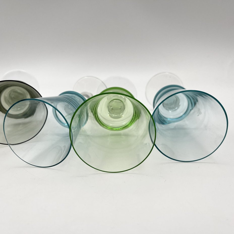 Набор из 7-ми рюмок разного оттенка