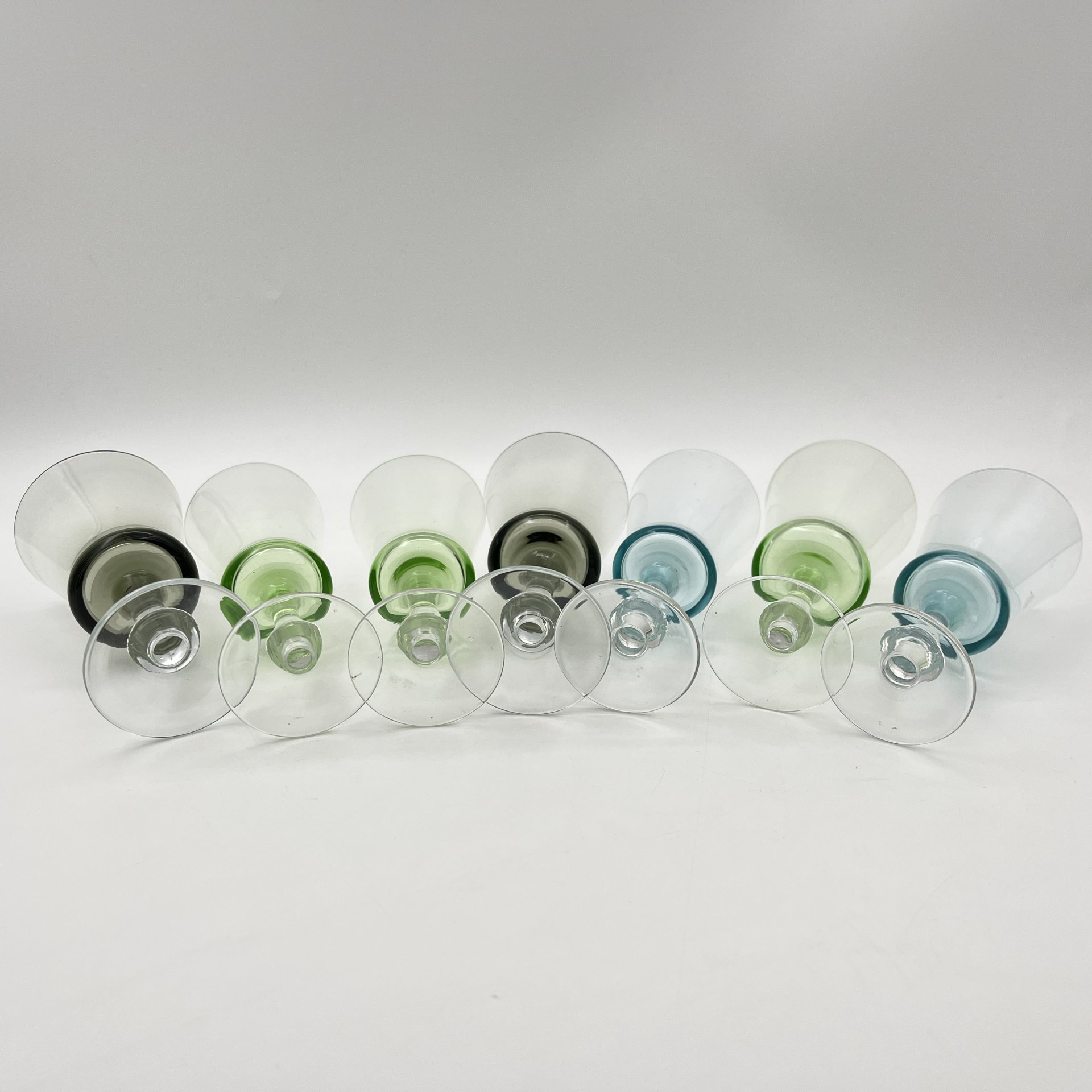 Набор из 7-ми рюмок разного оттенка, стекло, СССР, 1970-1990 гг.