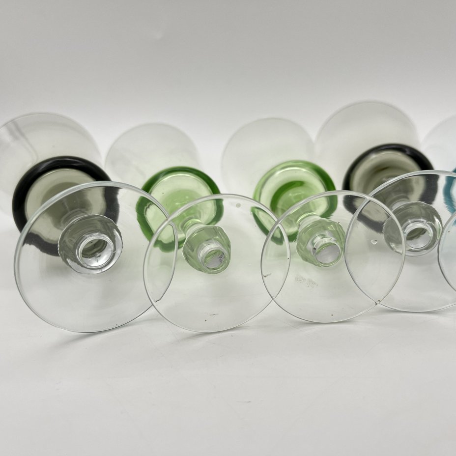 Набор из 7-ми рюмок разного оттенка