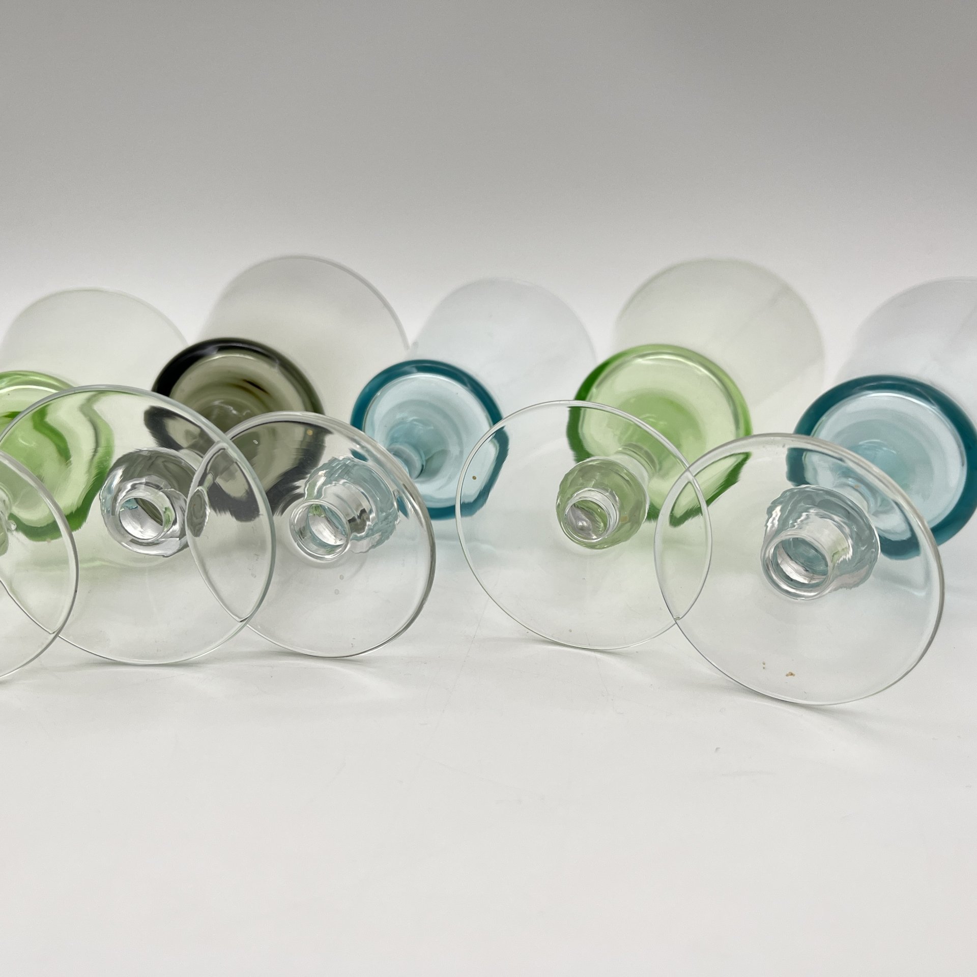 Набор из 7-ми рюмок разного оттенка, стекло, СССР, 1970-1990 гг.