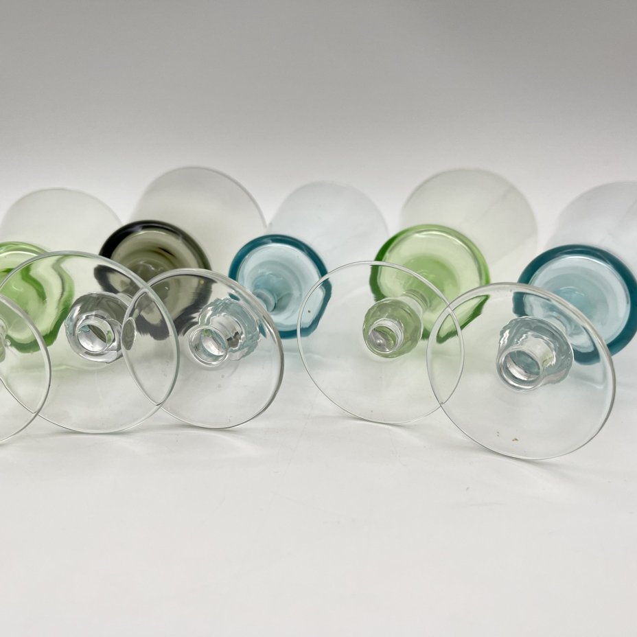 Набор из 7-ми рюмок разного оттенка