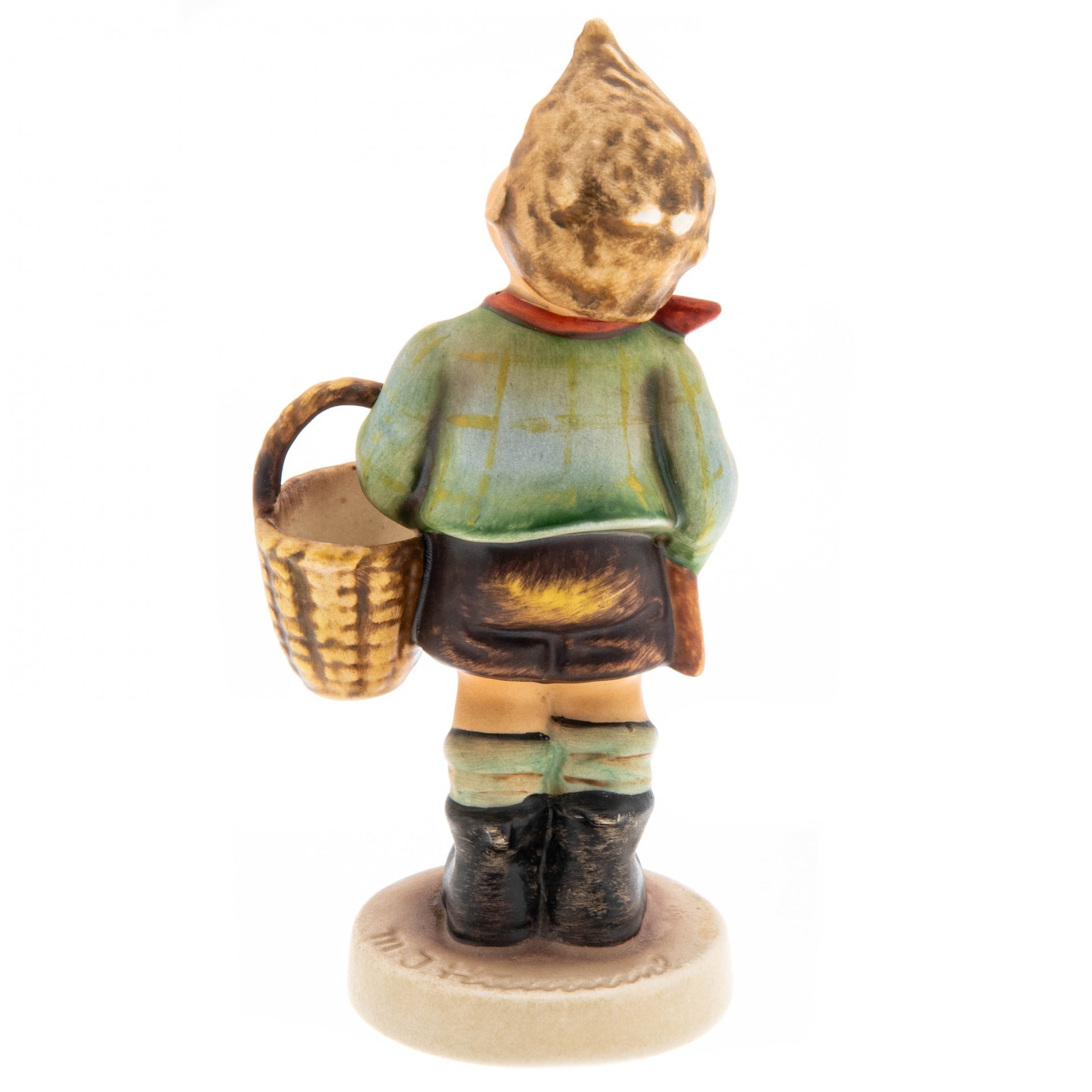 Статуэтка "Мальчик с лукошком ", фарфор, роспись, "Goebel", Германия, 1979-1990 гг., Goebel