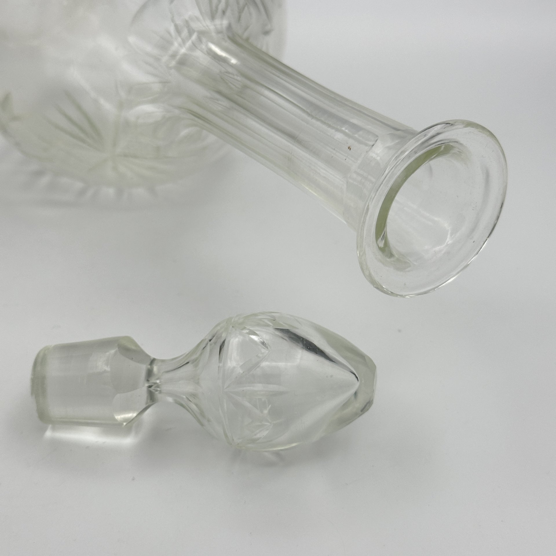 Графин для крепких напитков с орнаментом в виде звёзд, стекло, резьба, стекло