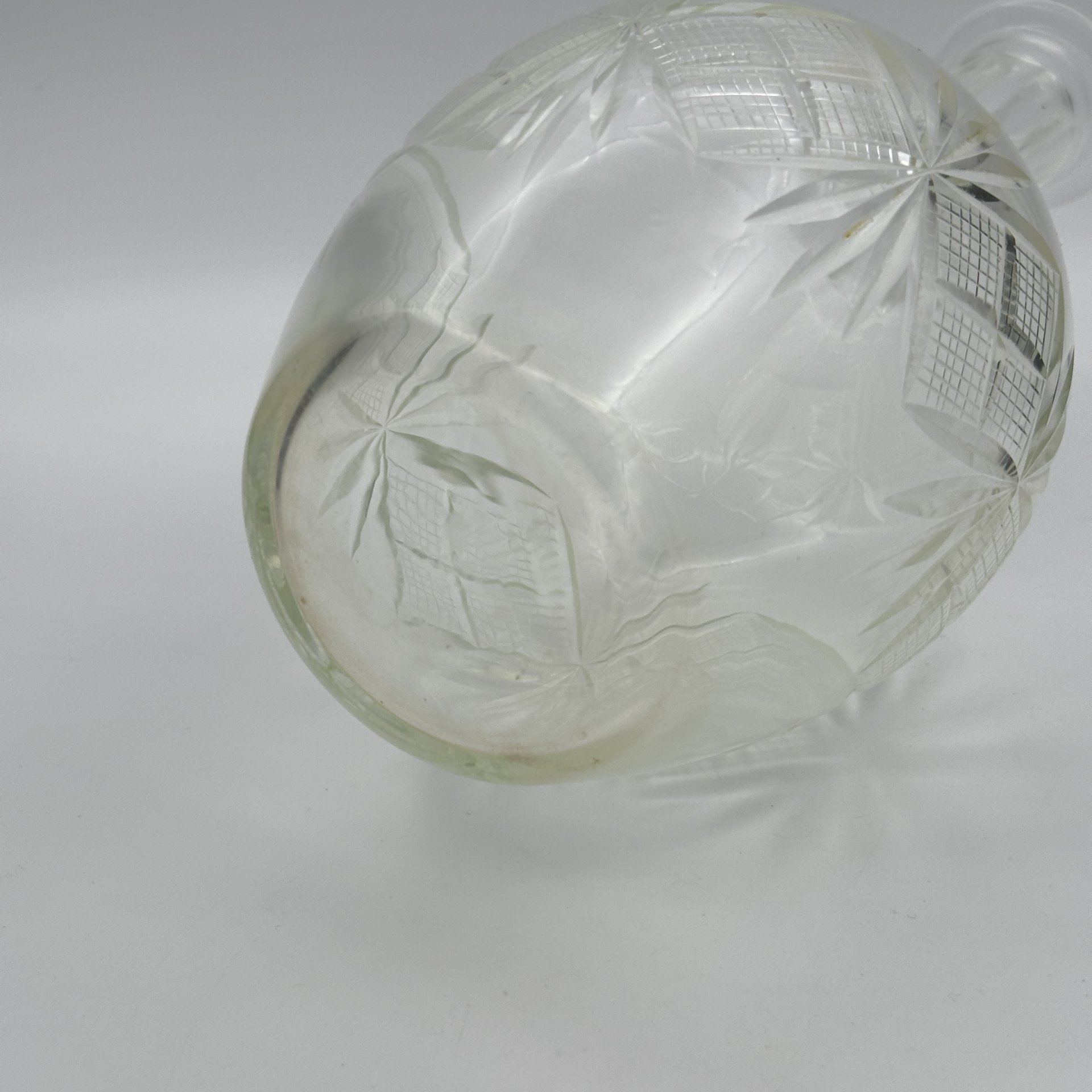 Графин для крепких напитков с орнаментом в виде звёзд, стекло, резьба, стекло