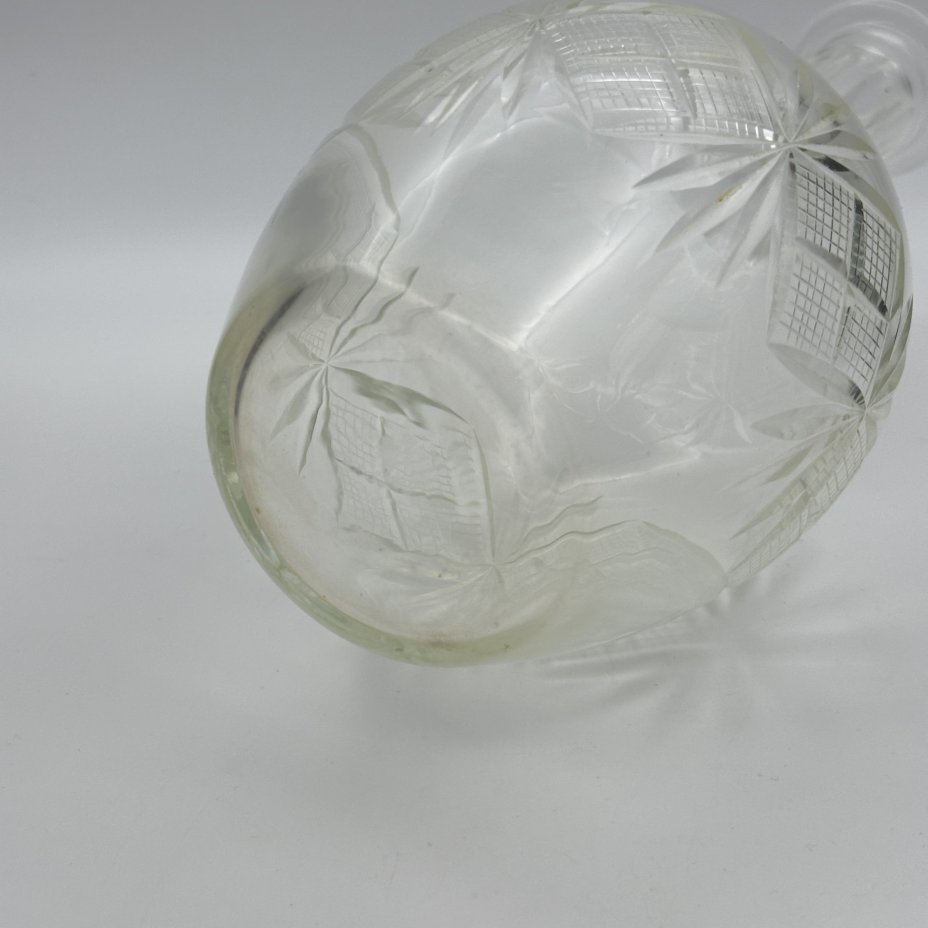 Графин для крепких напитков с орнаментом в виде звёзд, стекло, резьба, стекло