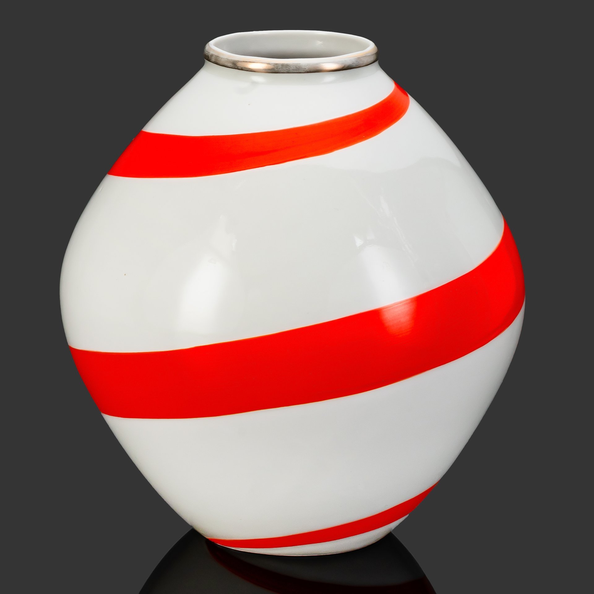 Ваза "Вращение", автор В.Л. Семенов, фарфор, роспись, золочение, Ленинградский фарфоровый завод (ЛФЗ), СССР, 1960-1970 гг.