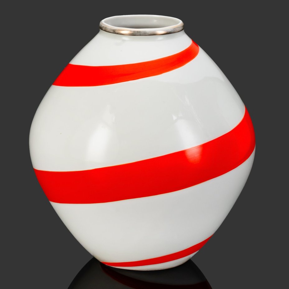 Ваза "Вращение", автор В.Л. Семенов, фарфор, роспись, золочение, Ленинградский фарфоровый завод (ЛФЗ), СССР, 1960-1970 гг.