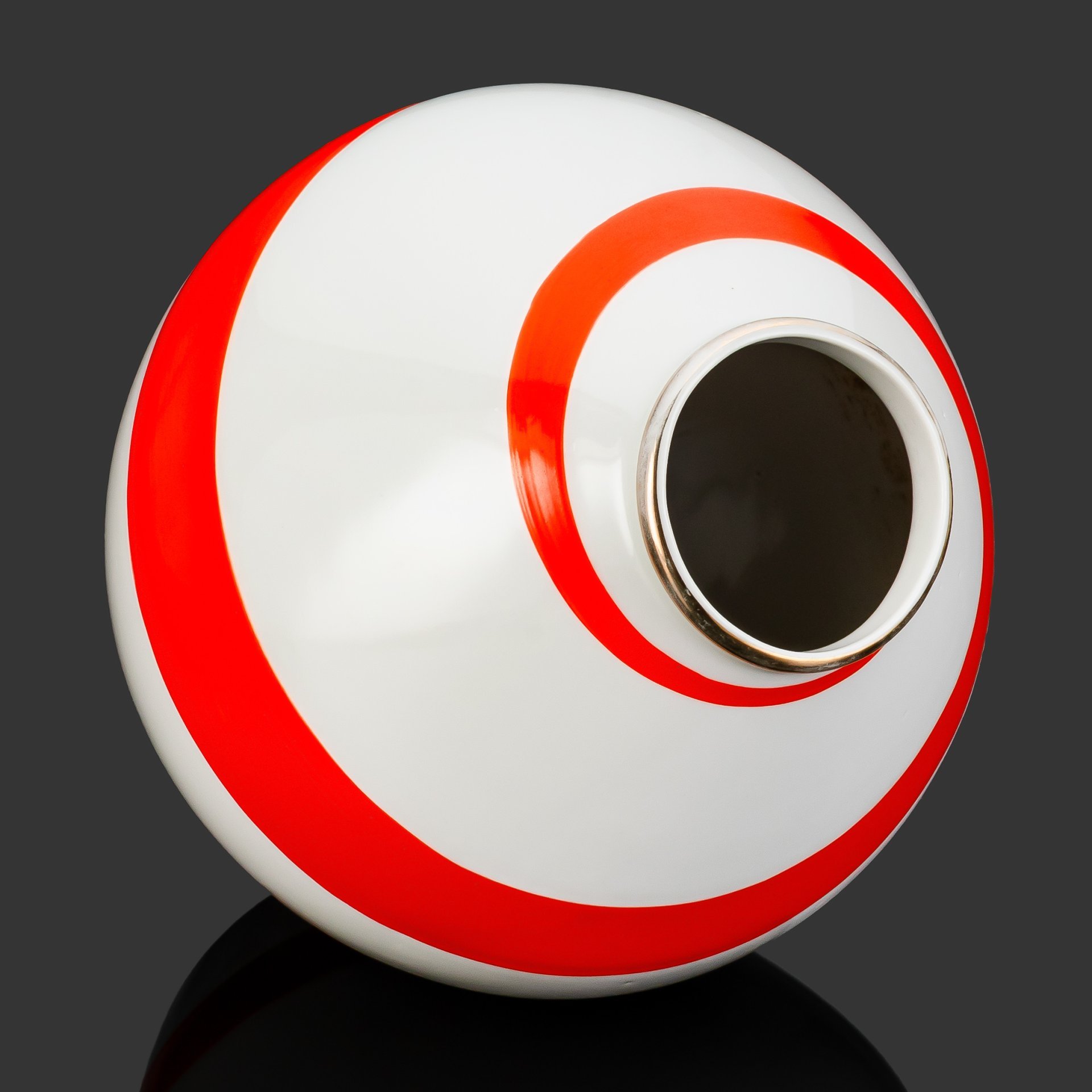 Ваза "Вращение", автор В.Л. Семенов, фарфор, роспись, золочение, Ленинградский фарфоровый завод (ЛФЗ), СССР, 1960-1970 гг.