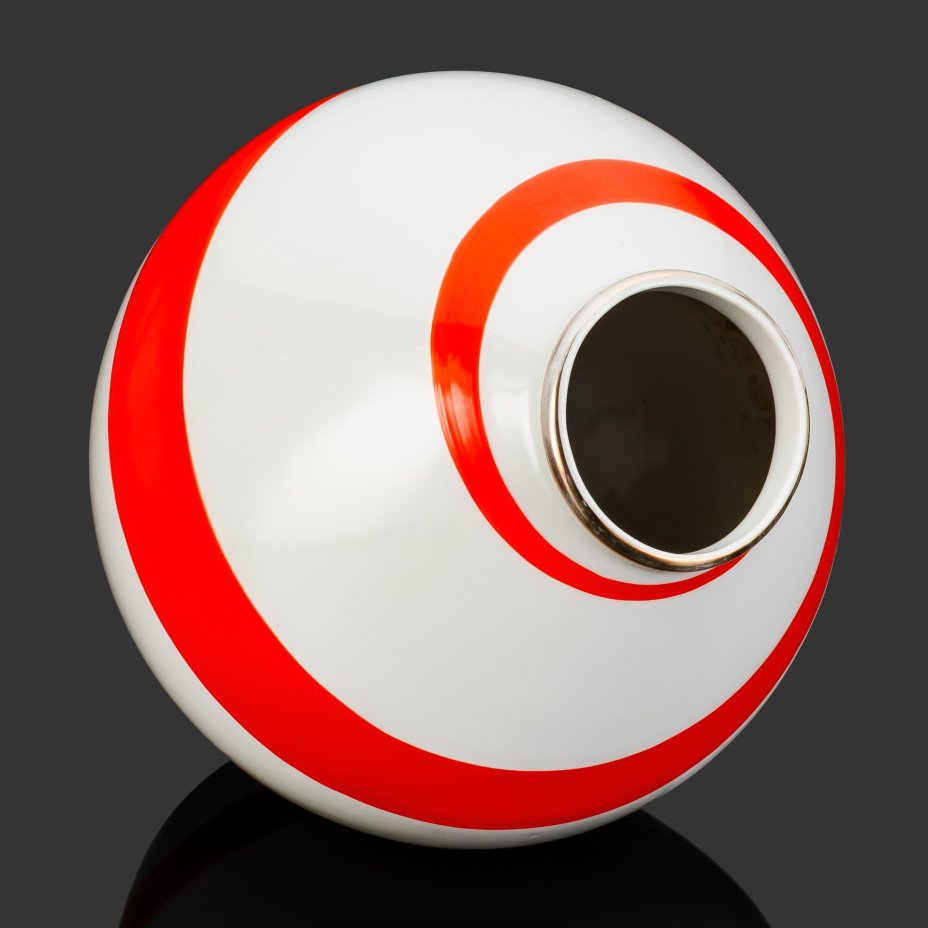 Ваза "Вращение", автор В.Л. Семенов, фарфор, роспись, золочение, Ленинградский фарфоровый завод (ЛФЗ), СССР, 1960-1970 гг.