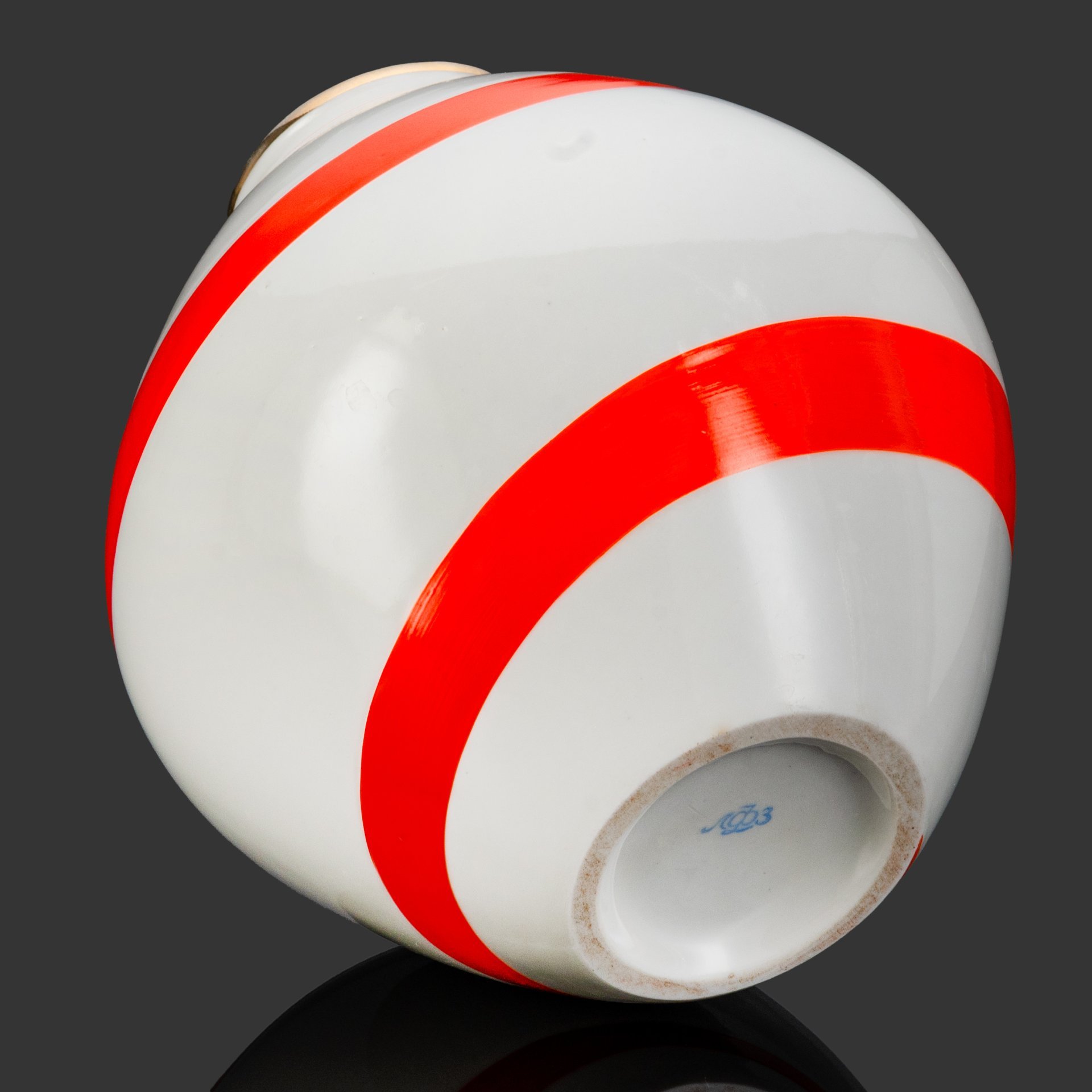 Ваза "Вращение", автор В.Л. Семенов, фарфор, роспись, золочение, Ленинградский фарфоровый завод (ЛФЗ), СССР, 1960-1970 гг.