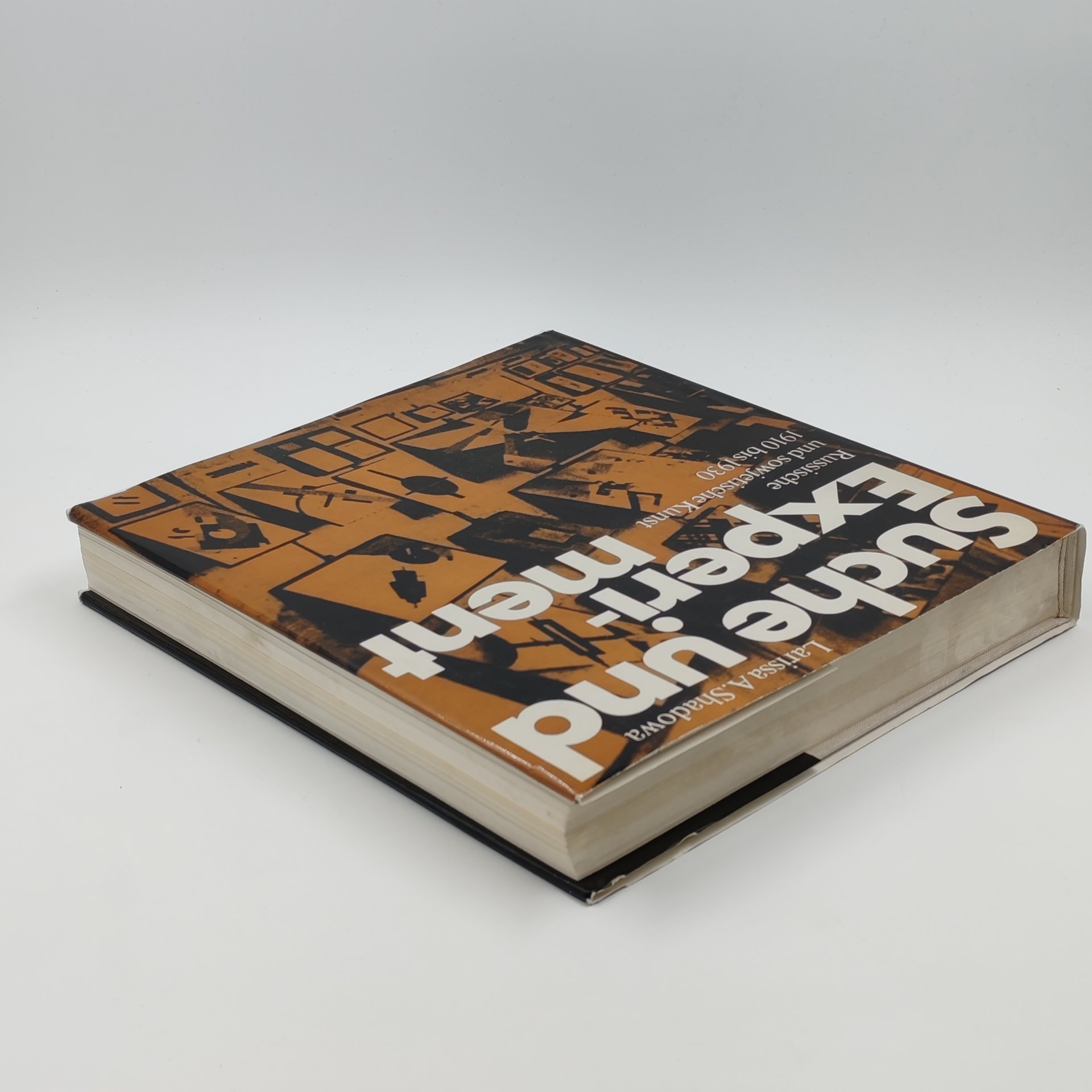 Книга "Ищите и экспериментируйте, русское и советское искусство 1910-1930 гг.", Larissa A. Shadowa, Издательство "VEB Verlag Der Kunst", бумага, суперобложка, печать