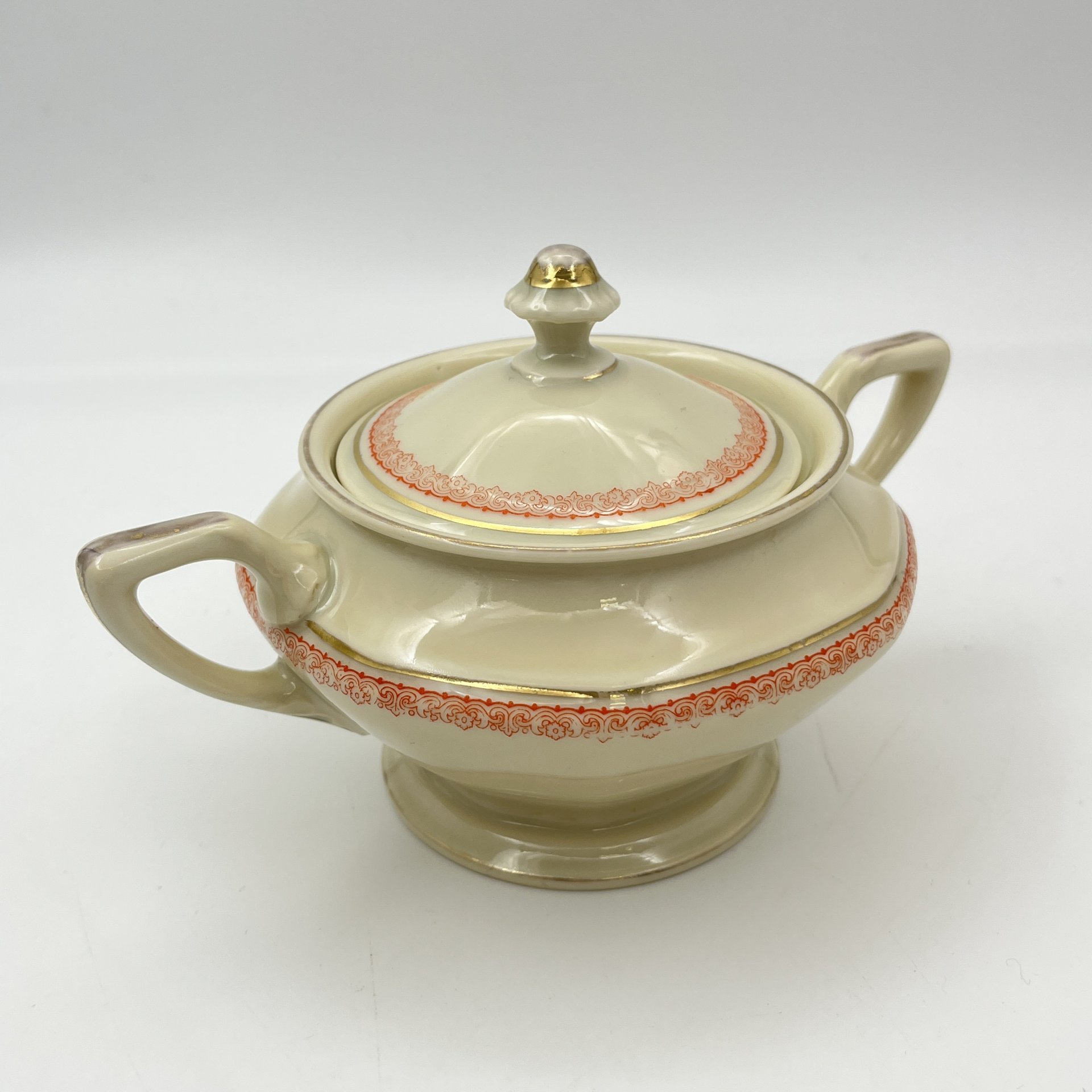 Сахарница, украшенная растительным орнаментом, фарфор, деколь, золочение, Rosenthal (Розенталь), Германия, 1941 г.