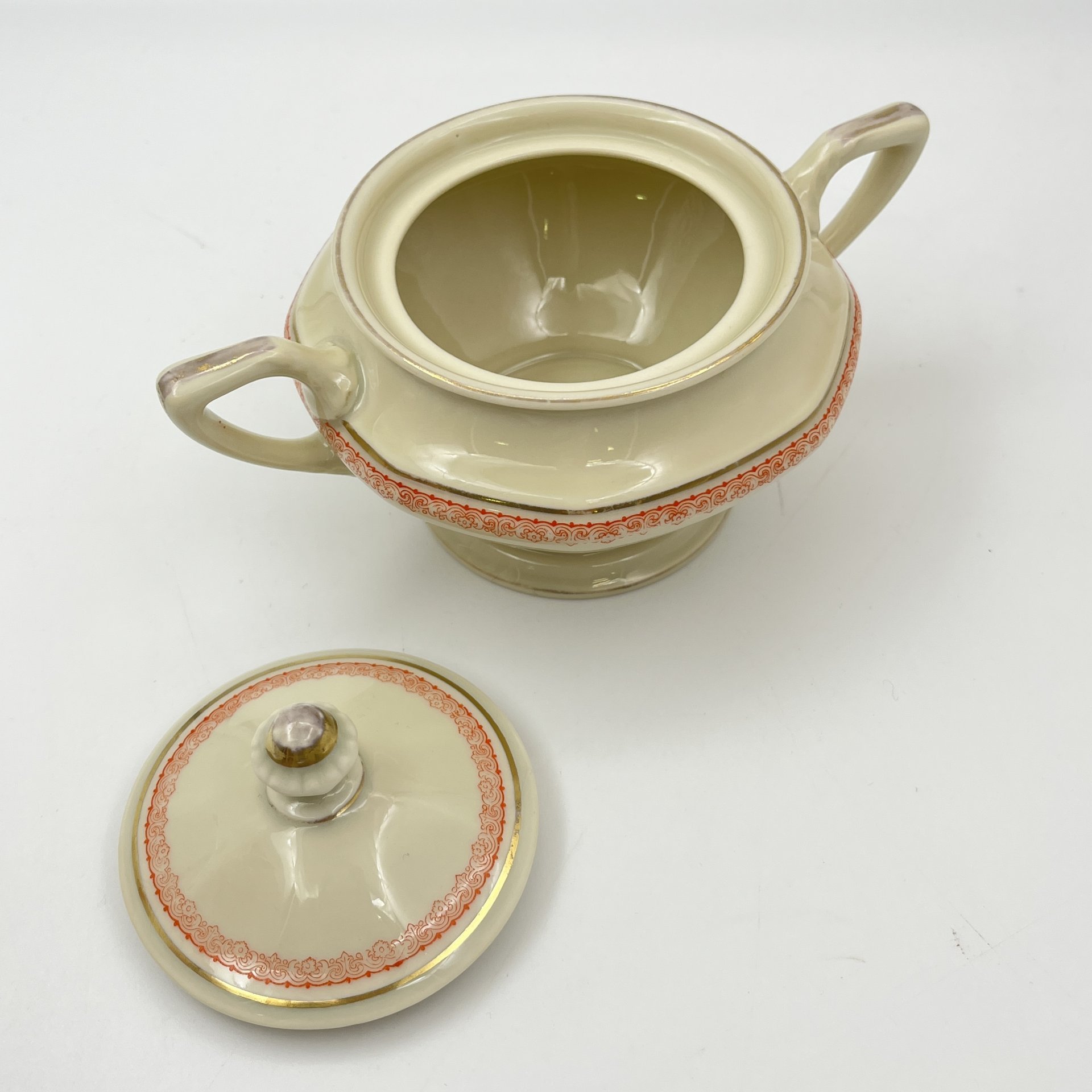 Сахарница, украшенная растительным орнаментом, фарфор, деколь, золочение, Rosenthal (Розенталь), Германия, 1941 г.