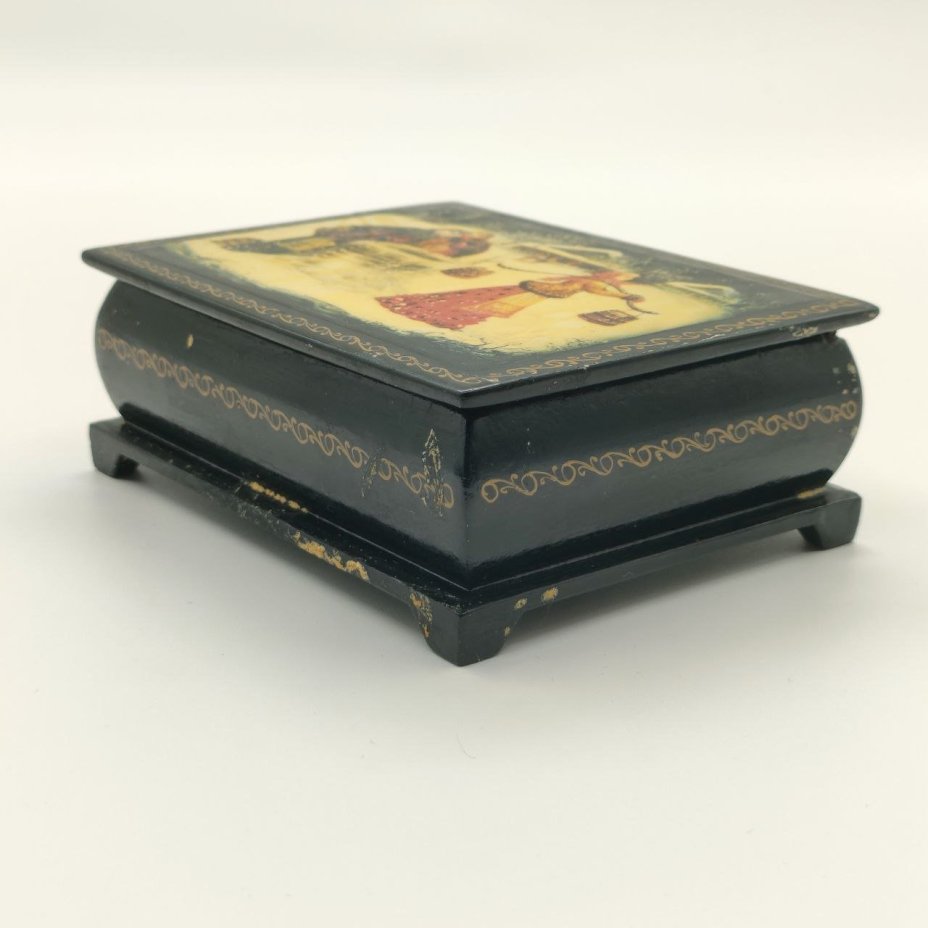 Шкатулка миниатюрная "У колодца"