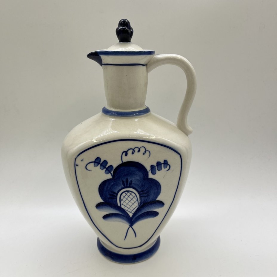 Кувшин с крышкой "Цветок, фарфор, роспись, Объединение «Гжель», СССР, 1972-1985 гг.