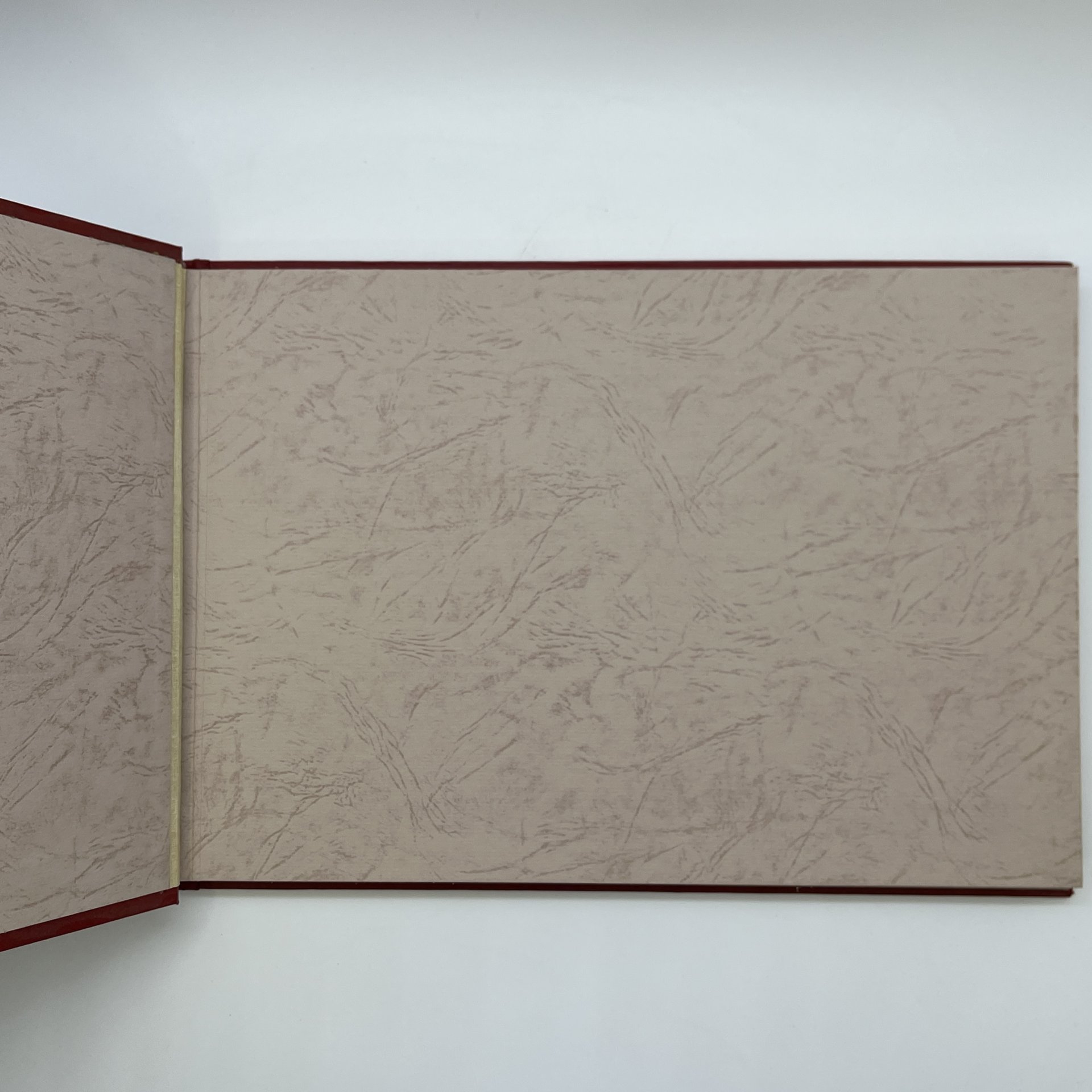 Альбом для фотографий "Отдельный Краснознаменный Ордена Октябрьской Революции Кремлевский Полк", картон, золочение