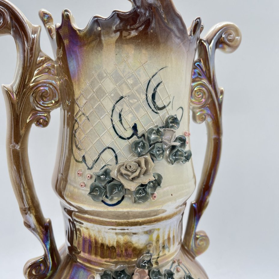 Ваза большая с лепным цветочным декором