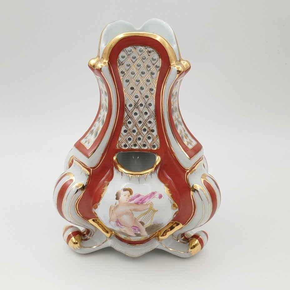 Ароматница с изображением путти