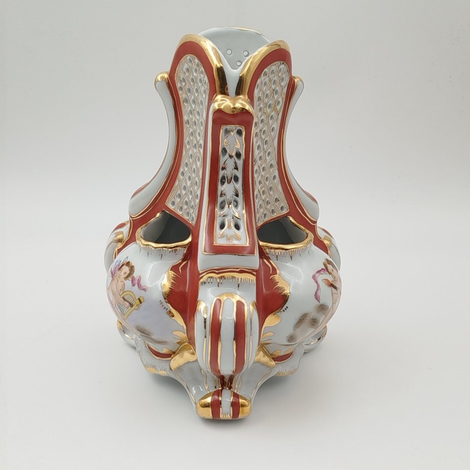 Ароматница с изображением путти