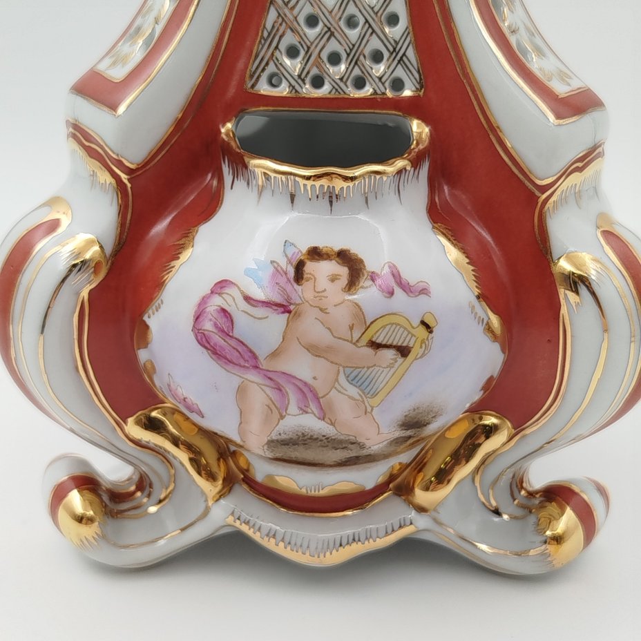 Ароматница с изображением путти