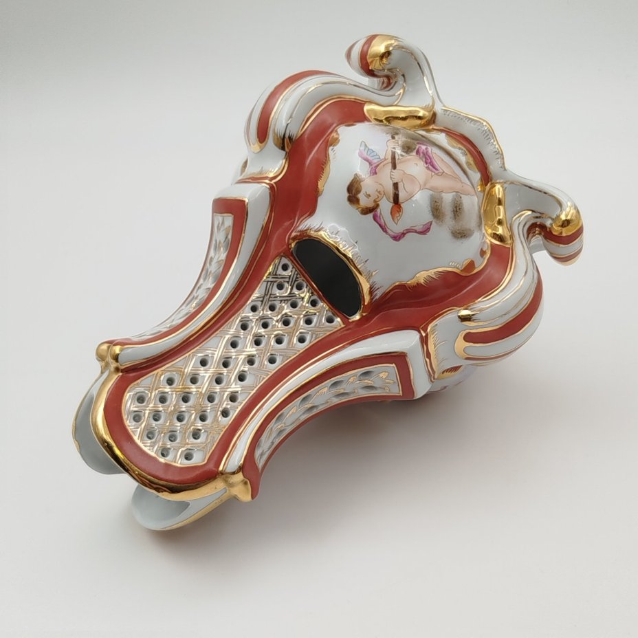 Ароматница с изображением путти