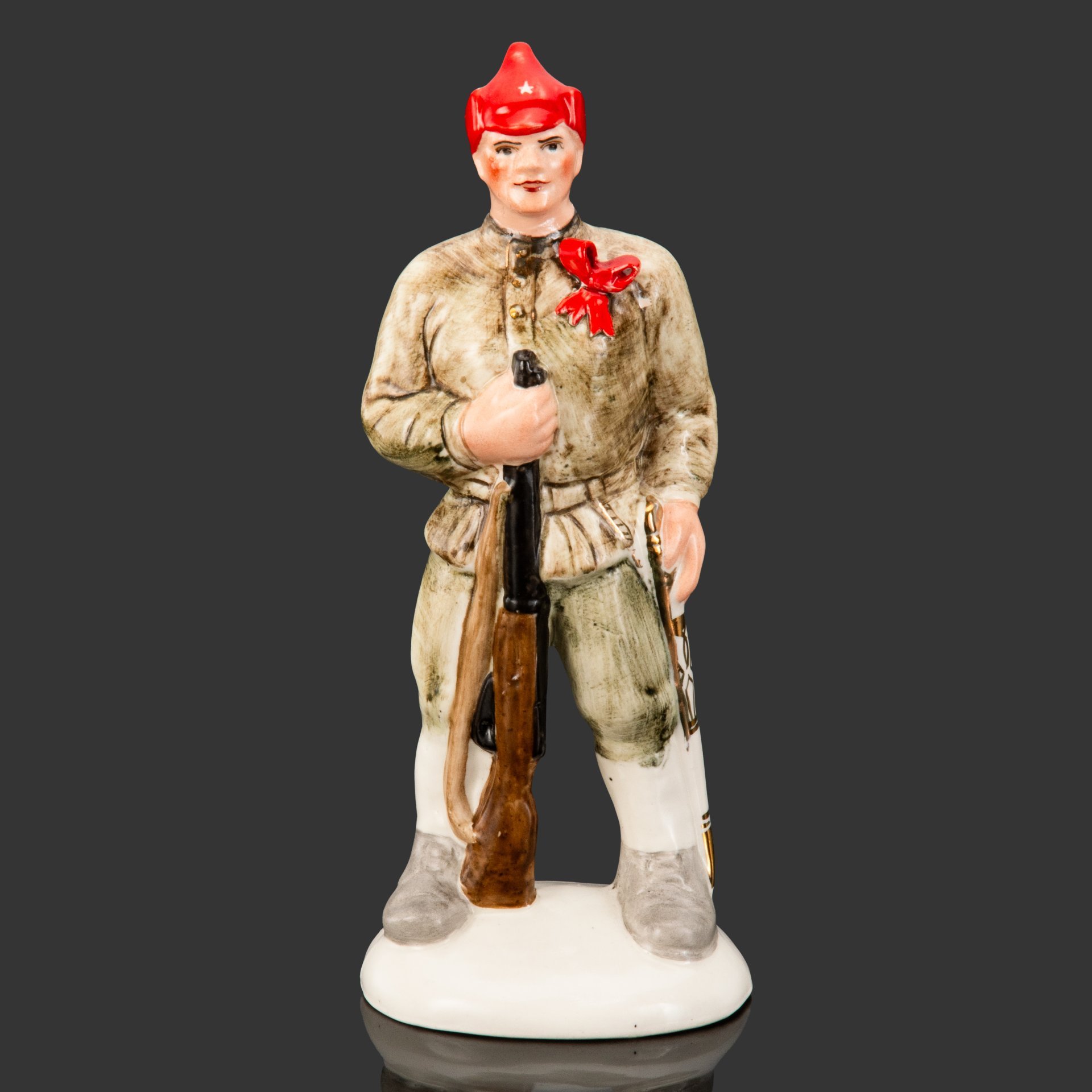 Статуэтка "Петька" (Герой фильма "Белое солнце пустыни". Красноармеец), автор Д. Назаров