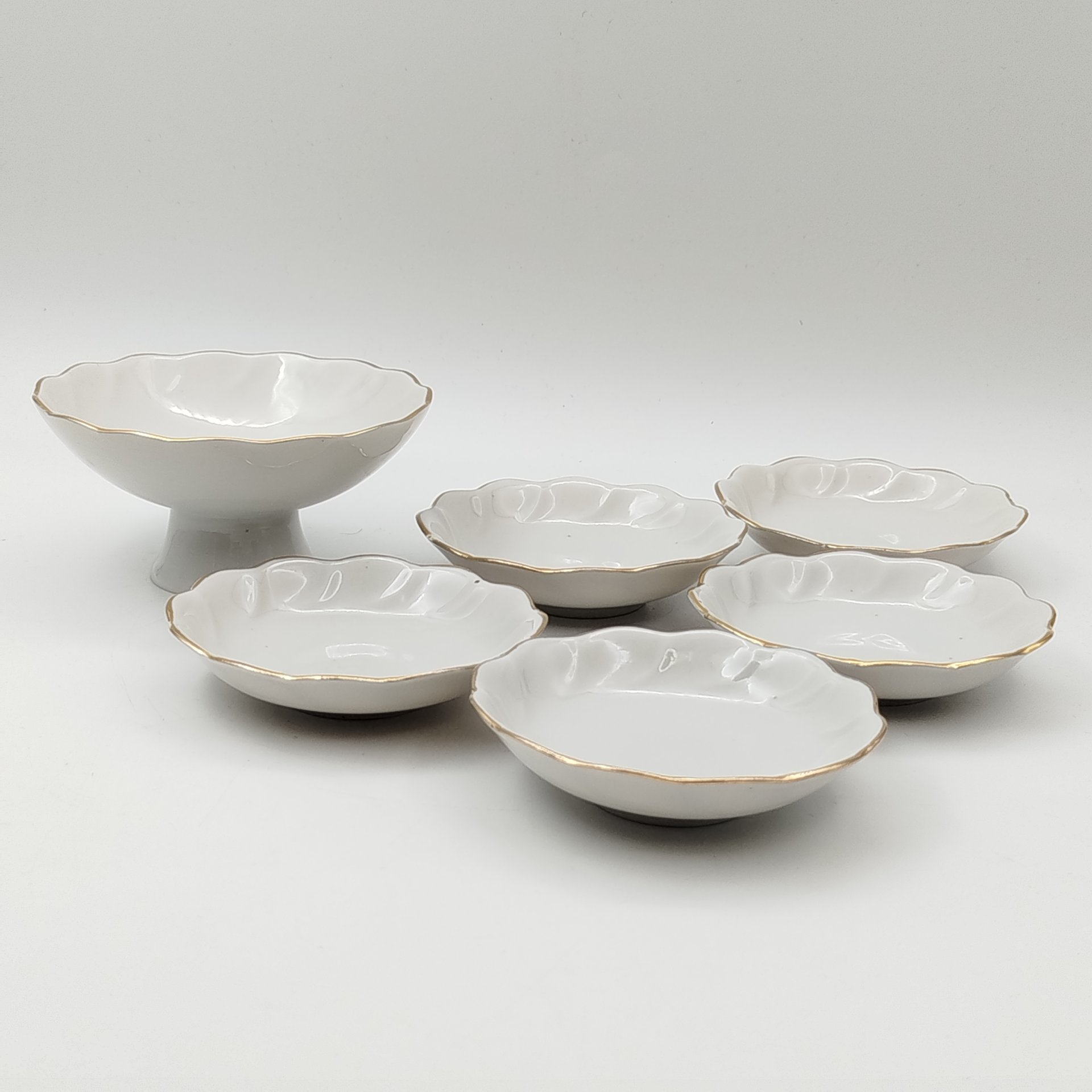 Набор для подачи варенья с золотистой каймой на пять персон (5 тарелок и вазочка на ножке)