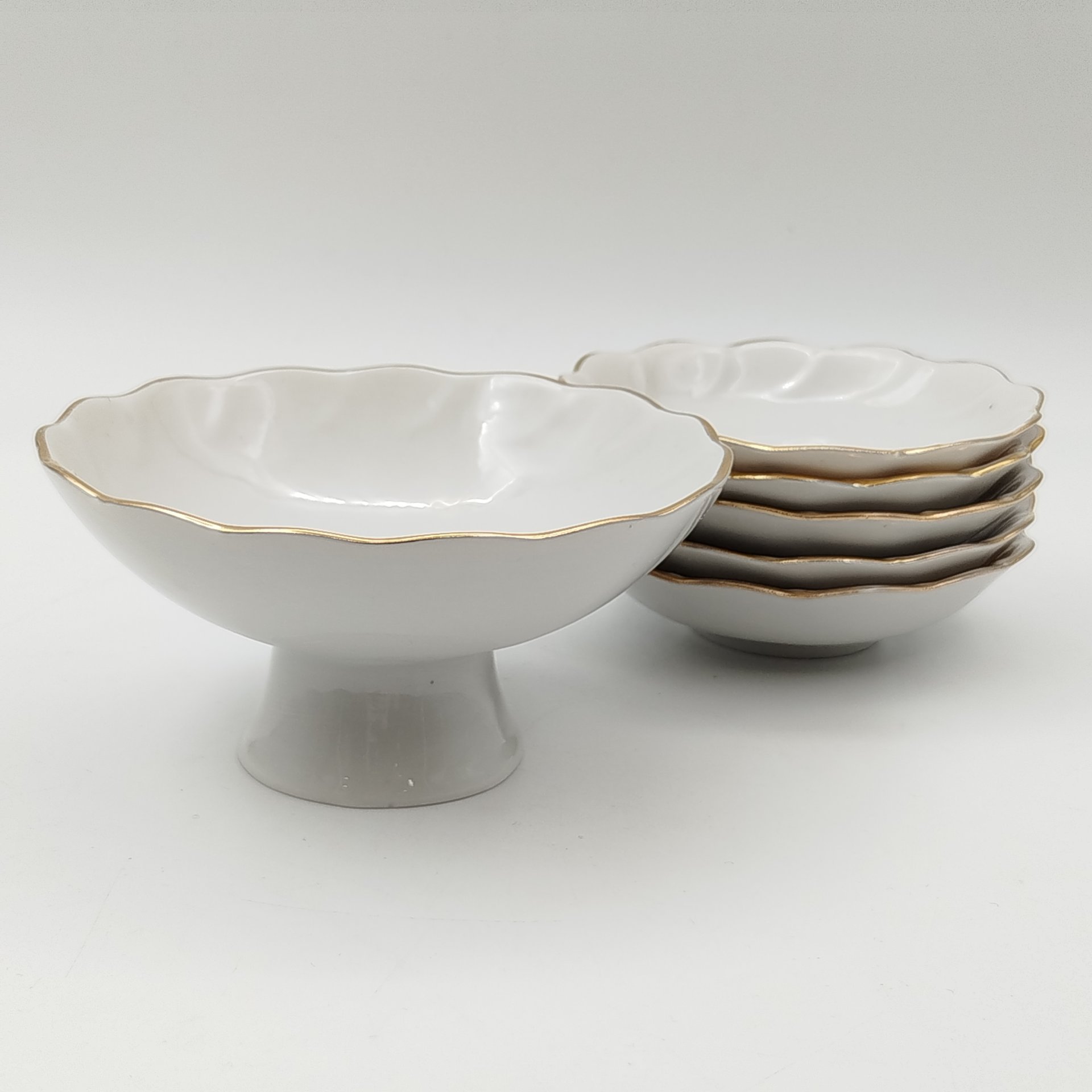 Набор для подачи варенья с золотистой каймой на пять персон (5 тарелок и вазочка на ножке)