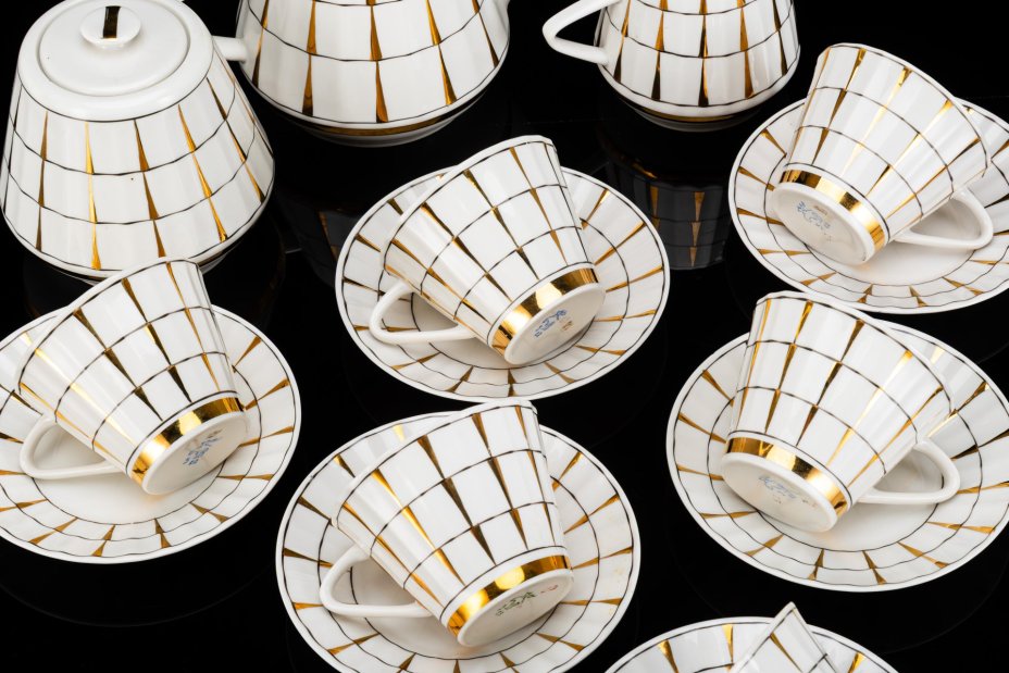 Сервиз чайный "Золотая клетка" на 6 персон (15 предметов), форма "Каннелюрный", автор формы Ольшевский В.Н., автор рисунка Правикова А.И.