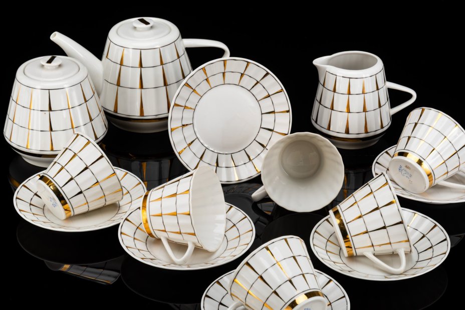 Сервиз чайный "Золотая клетка" на 6 персон (15 предметов), форма "Каннелюрный", автор формы Ольшевский В.Н., автор рисунка Правикова А.И.
