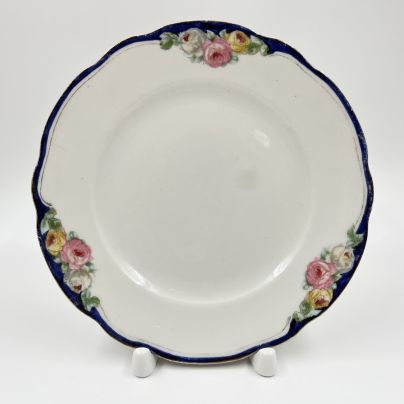 Тарелка десертная, украшенная цветочным декором (розы), Дулевский ордена Ленина фарфоровый завод им. газеты «Правда» (ДЗ «Дулево»), фарфор, деколь, золочение, СССР, 1918-1930 гг.