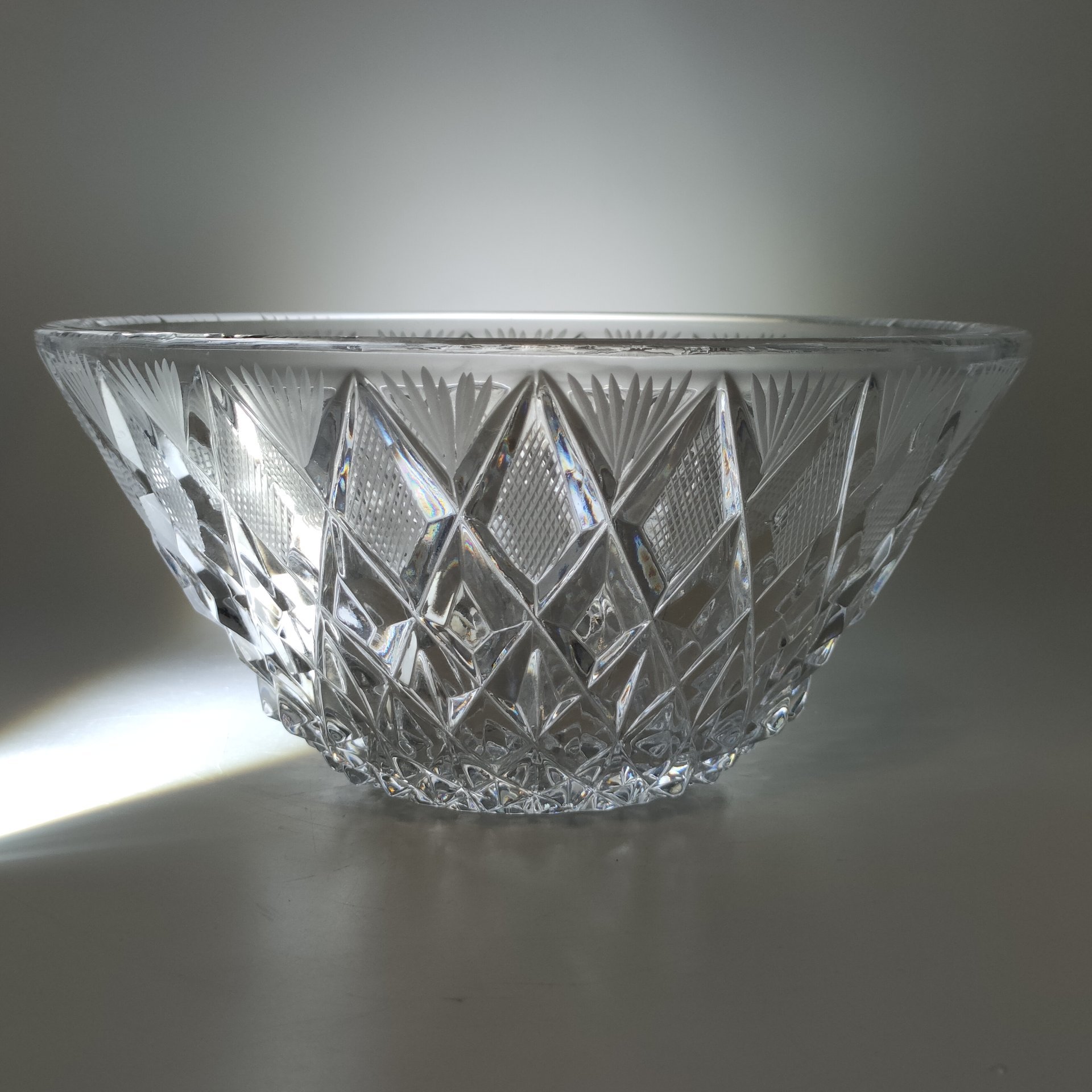 Салатник с рельефным резным декором, хрусталь, пресс, резьба, СССР, 1970-1990 гг.
