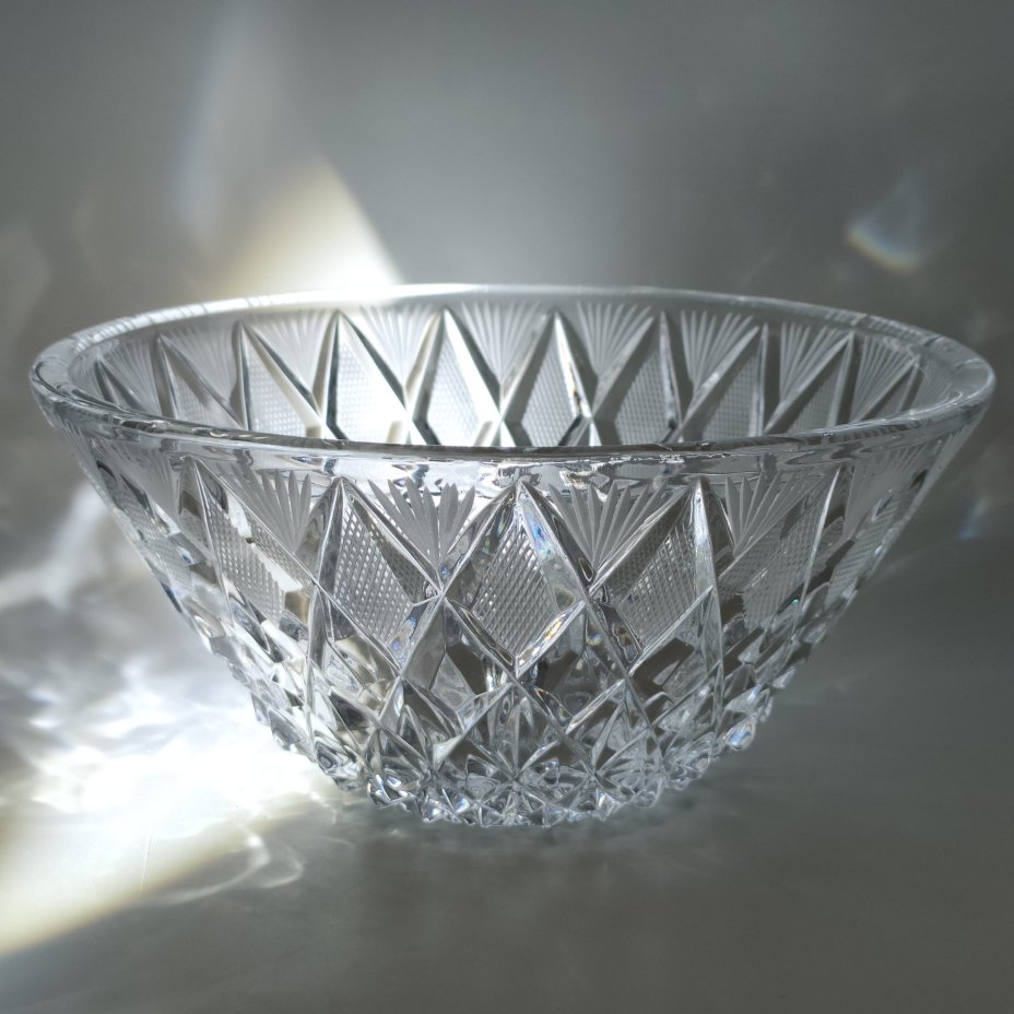 Салатник с рельефным резным декором