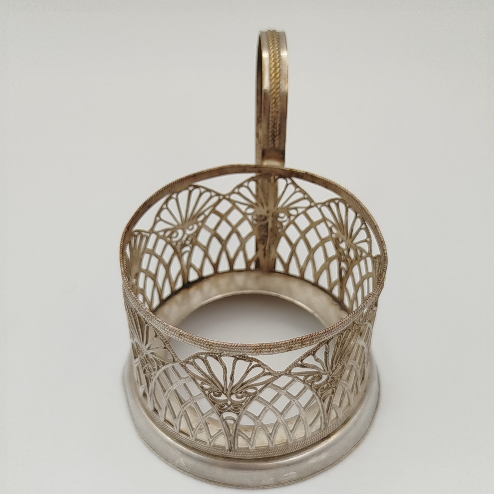 Подстаканник, выполненный в технике ажурной скани, мельхиор (медь-никель), скань, СССР, 1970-1990 гг.