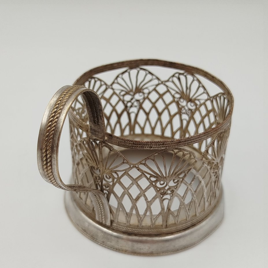 Подстаканник, выполненный в технике ажурной скани