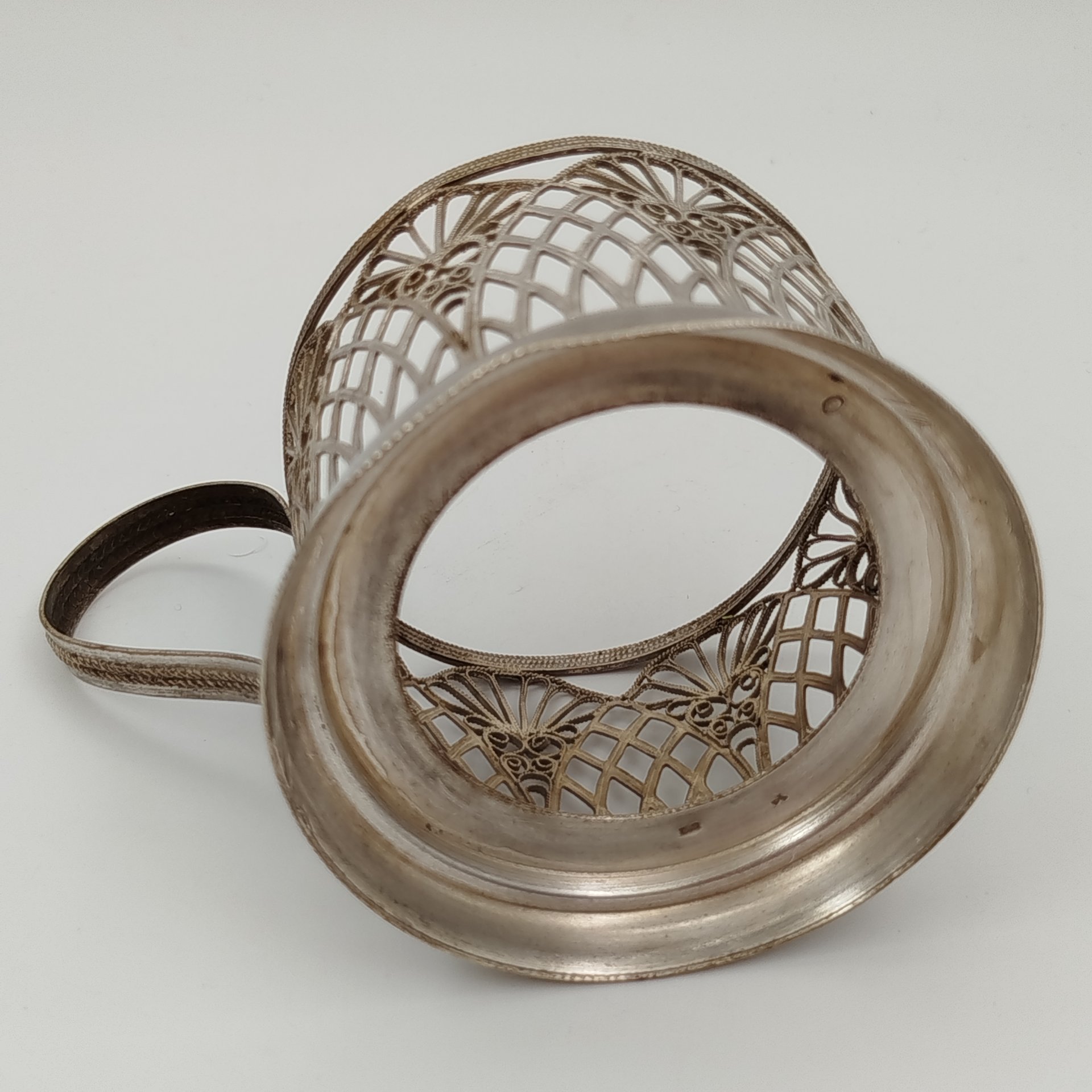 Подстаканник, выполненный в технике ажурной скани, мельхиор (медь-никель), скань, СССР, 1970-1990 гг.