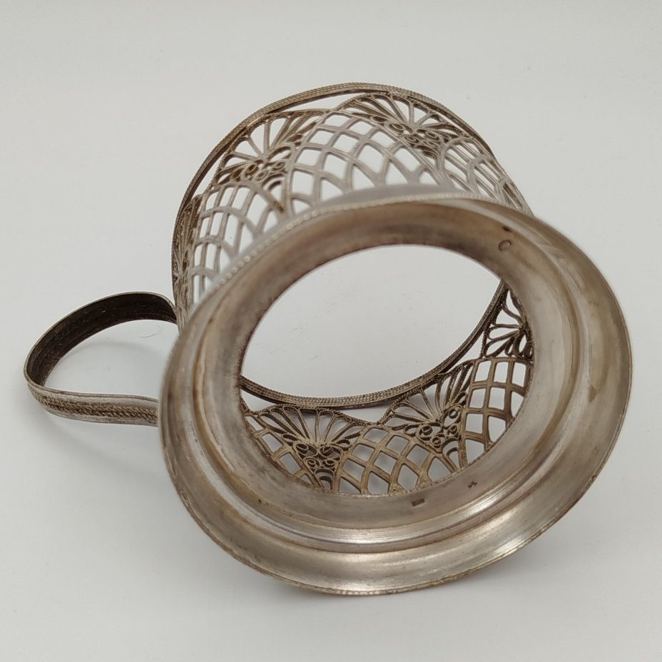 Подстаканник, выполненный в технике ажурной скани