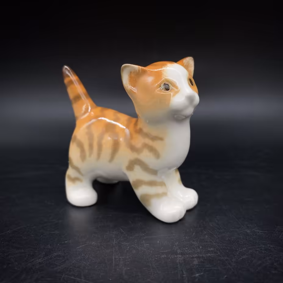 Статуэтка «Котёнок», фарфор, роспись, Ленинградский фарфоровый завод (ЛФЗ), СССР, 1970-1991 гг., Ленинградский фарфоровый завод (ЛФЗ)