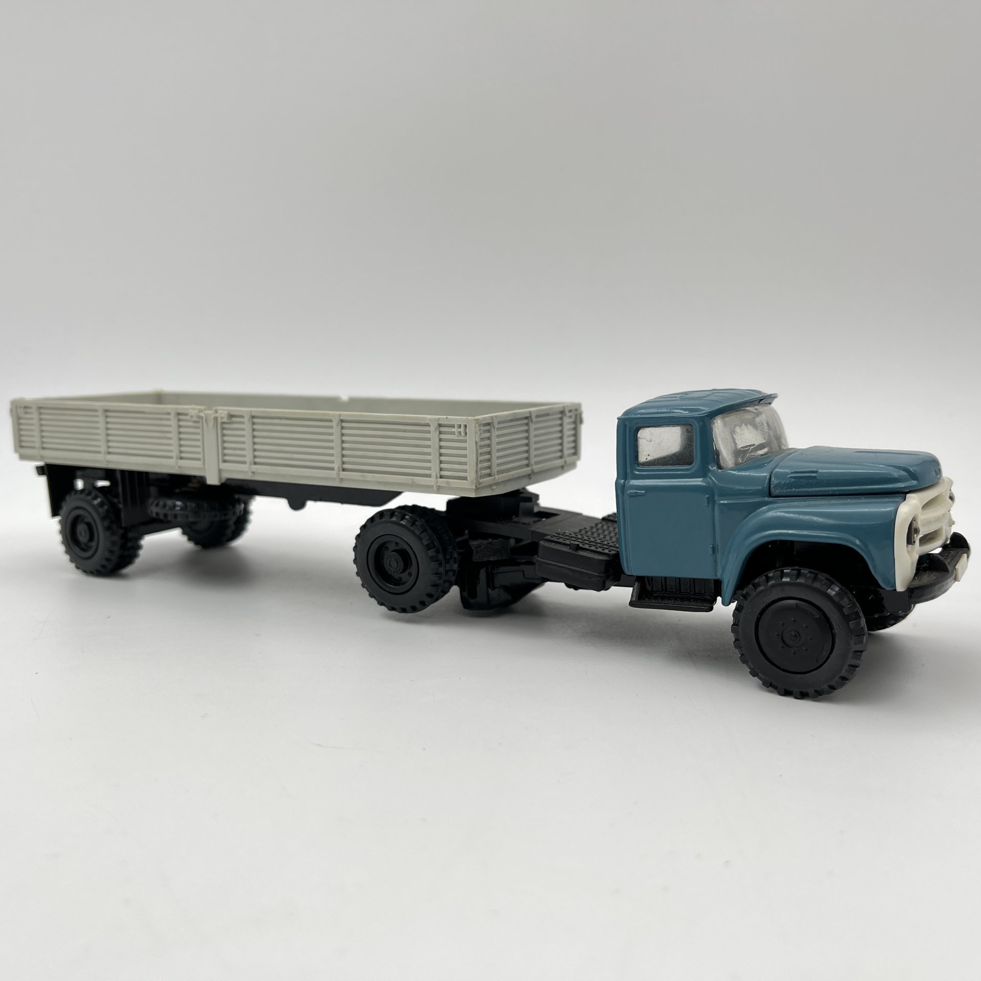 Модель автомобиля "ЗИЛ-130В1", масштаб 1:43